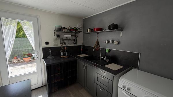 Maison de plain-pied de 40 m² avec terrasse et stationnements à Gardanne/Biver