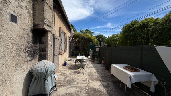 Maison de plain-pied de 40 m² avec terrasse et stationnements à Gardanne/Biver