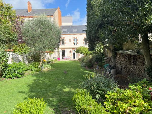 Orléans Dunois, maison bourgeoise à vendre, grand jardin et stationnements, parcelle 457 m²