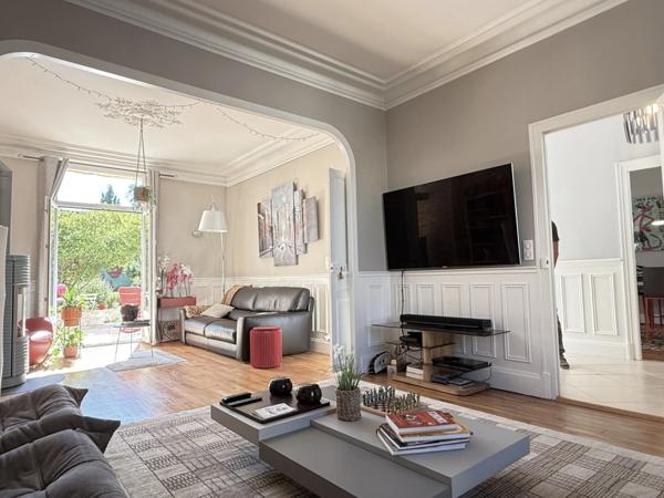 Orléans Dunois, maison bourgeoise à vendre, grand jardin et stationnements, parcelle 457 m²