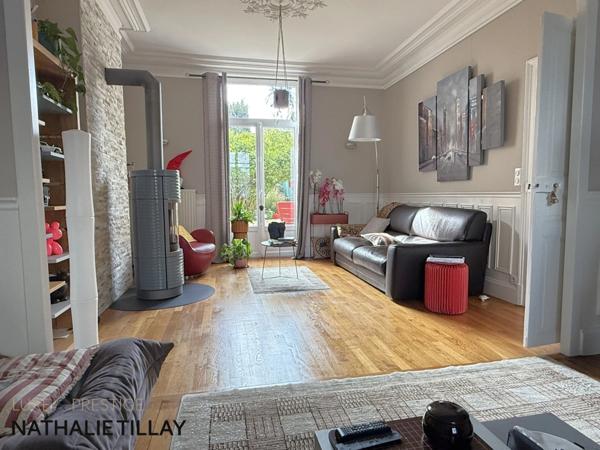 Orléans Dunois, maison bourgeoise à vendre, grand jardin et stationnements, parcelle 457 m²