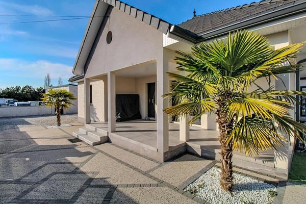 Pavillon récent avec piscine et accès rapide RCEA