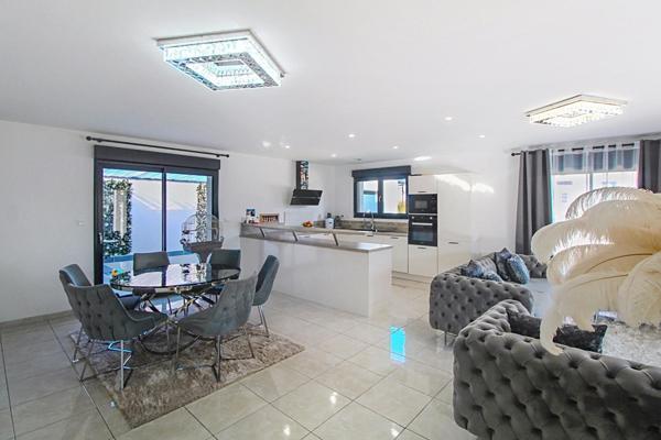 Pavillon récent avec piscine et accès rapide RCEA