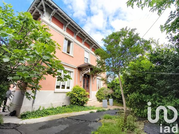 Maison 7 pièces de 174 m² à Vénissieux (69200)