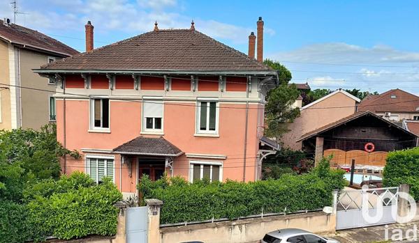 Maison 7 pièces de 174 m² à Vénissieux (69200)