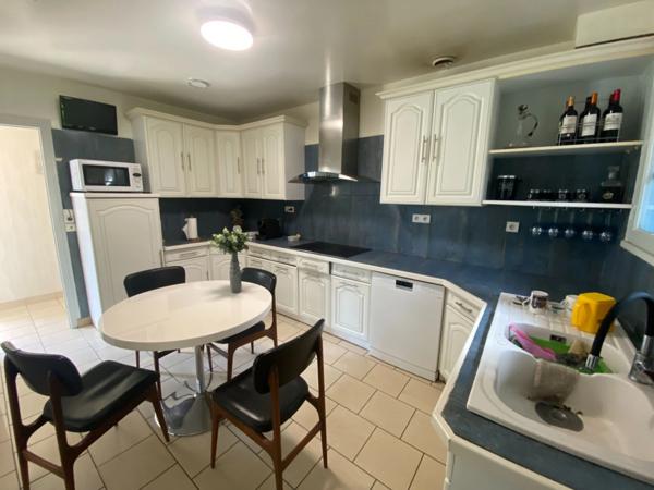 Maison d'architecte de 260M2 (DPE B) avec annexe dans un écrin de verdure avec piscine à 8 Kms de MONT DE MARSAN (40)