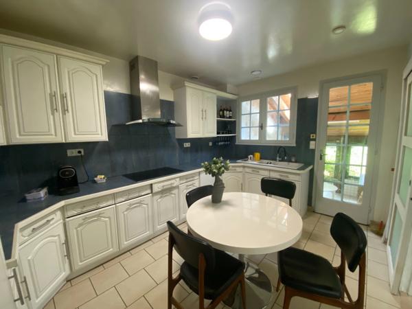 Maison d'architecte de 260M2 (DPE B) avec annexe dans un écrin de verdure avec piscine à 8 Kms de MONT DE MARSAN (40)