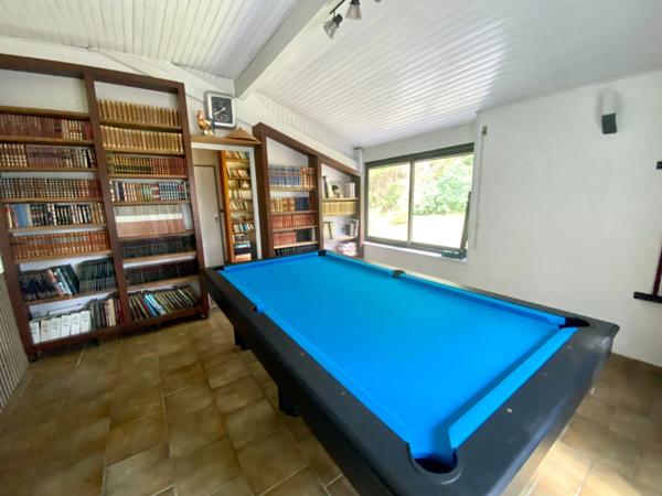 Maison d'architecte de 260M2 (DPE B) avec annexe dans un écrin de verdure avec piscine à 8 Kms de MONT DE MARSAN (40)