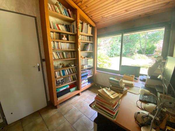 Maison d'architecte de 260M2 (DPE B) avec annexe dans un écrin de verdure avec piscine à 8 Kms de MONT DE MARSAN (40)