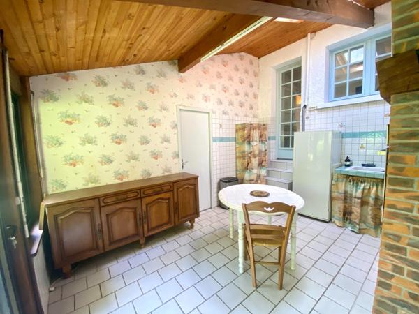 Maison d'architecte de 260M2 (DPE B) avec annexe dans un écrin de verdure avec piscine à 8 Kms de MONT DE MARSAN (40)