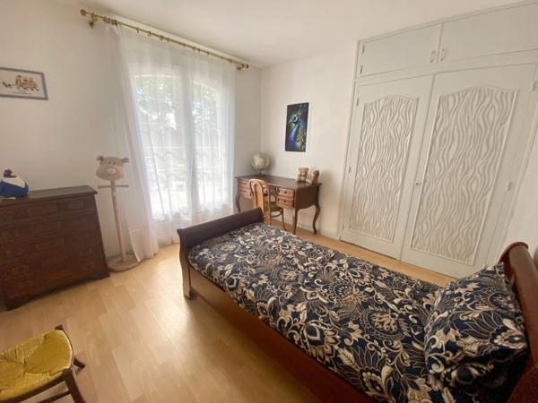 Maison d'architecte de 260M2 (DPE B) avec annexe dans un écrin de verdure avec piscine à 8 Kms de MONT DE MARSAN (40)