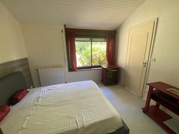 Maison d'architecte de 260M2 (DPE B) avec annexe dans un écrin de verdure avec piscine à 8 Kms de MONT DE MARSAN (40)