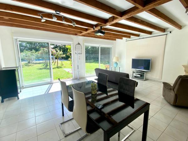 Maison d'architecte de 260M2 (DPE B) avec annexe dans un écrin de verdure avec piscine à 8 Kms de MONT DE MARSAN (40)