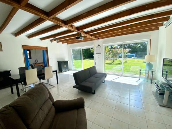 Maison d'architecte de 260M2 (DPE B) avec annexe dans un écrin de verdure avec piscine à 8 Kms de MONT DE MARSAN (40)