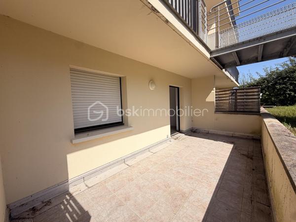 Situé dans une résidence de 2008 avec ascenseur, cet appartement de 31 m² est composée d'une entrée, une cuisine ouverte sur un séjour, un espace chambre et une salle d'eau avec WC. 

Terrasse de 15m² carrelé vient compléter ce bien idéal pour les moments détente en plein air

Double vitrage PVC/ Tout à l'égout/ Chauffage électrique

Beau potentiel ! 

Proche de la mer et des restaurants
idéal résidence secondaire ou projet d'investissement