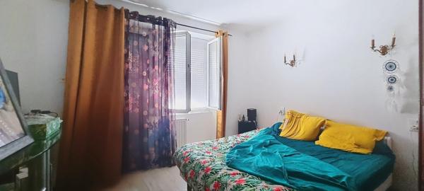 Maison avec trois appartements, garage et jardin