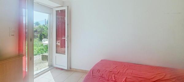 Maison avec trois appartements, garage et jardin