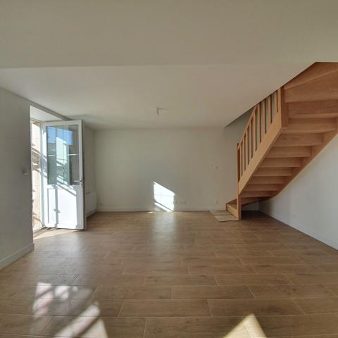 Maison mitoyenne 1 côté à louer, 4 pièces - Saint-Julien-l'Ars 86800