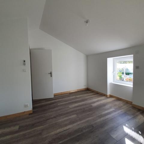 Maison mitoyenne 1 côté à louer, 4 pièces - Saint-Julien-l'Ars 86800