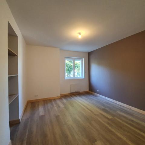 Maison mitoyenne 1 côté à louer, 4 pièces - Saint-Julien-l'Ars 86800