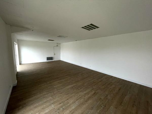 BUREAUX A LOUER DANS ZONE ACTIVITE PROCHE COMMERCES 50M²