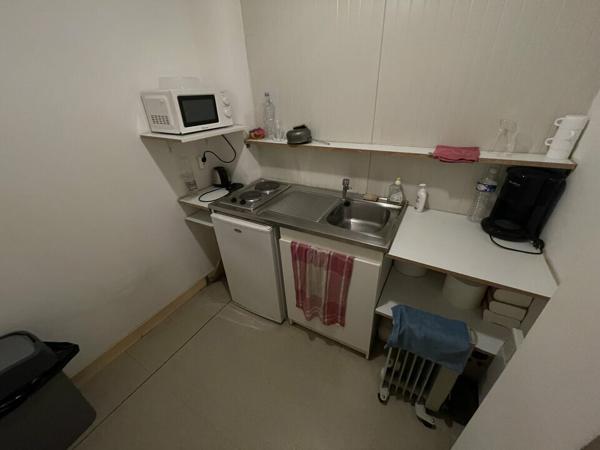 BUREAUX A LOUER DANS ZONE ACTIVITE PROCHE COMMERCES 50M²