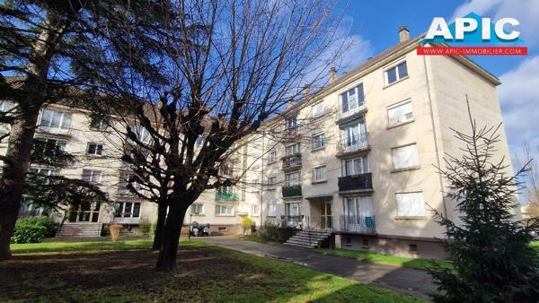 GROSLAY,

Appartement vendu loué.

Dans résidence ...
