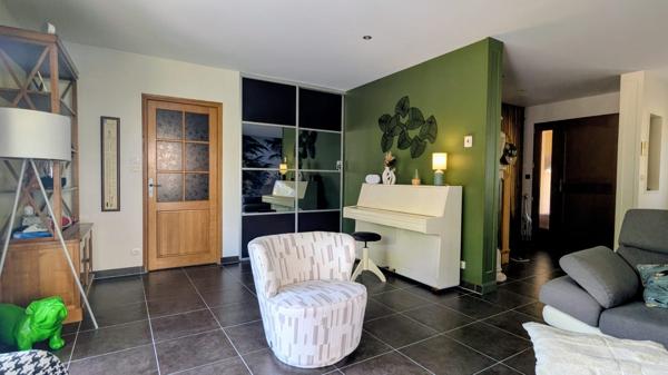 À vendre - Maison contemporaine, 7 pièces située à Saint-Cyr-sur-Loire (37540)