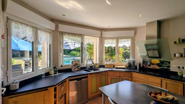 À vendre - Maison contemporaine, 7 pièces située à Saint-Cyr-sur-Loire (37540)