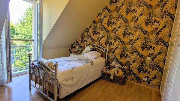 À vendre - Maison contemporaine, 7 pièces située à Saint-Cyr-sur-Loire (37540)