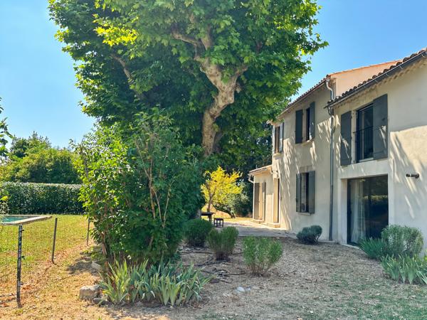 Châteaurenard (13160) Mas de charme rénové 189 m2 avec piscine