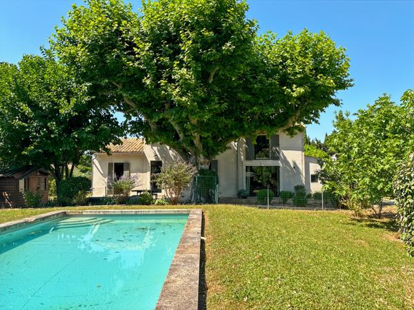 Châteaurenard (13160) Mas de charme rénové 189 m2 avec piscine