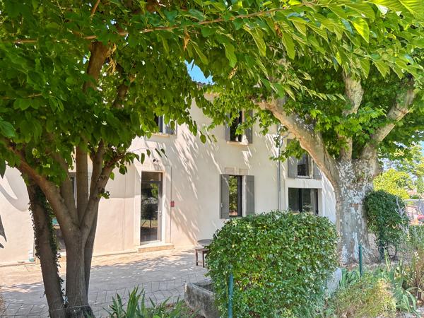 Châteaurenard (13160) Mas de charme rénové 189 m2 avec piscine