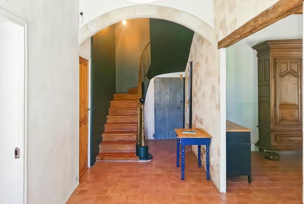 Châteaurenard (13160) Mas de charme rénové 189 m2 avec piscine