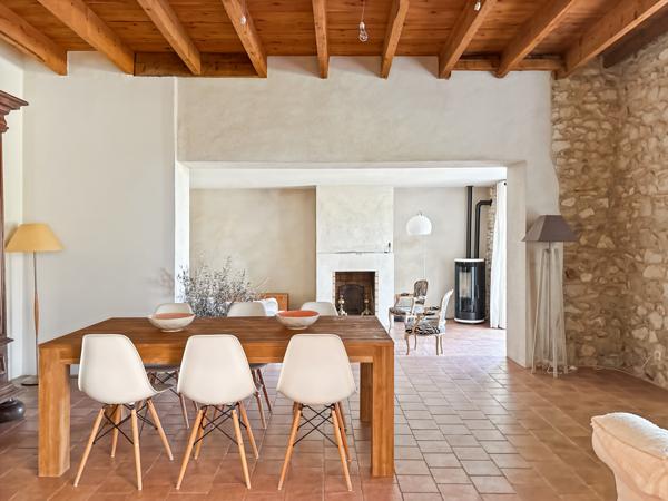 Châteaurenard (13160) Mas de charme rénové 189 m2 avec piscine