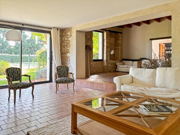 Châteaurenard (13160) Mas de charme rénové 189 m2 avec piscine