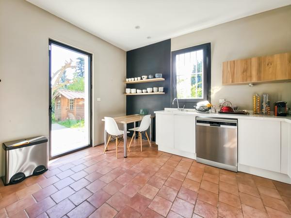 Châteaurenard (13160) Mas de charme rénové 189 m2 avec piscine