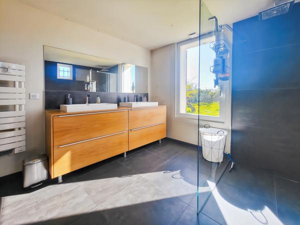 Châteaurenard (13160) Mas de charme rénové 189 m2 avec piscine