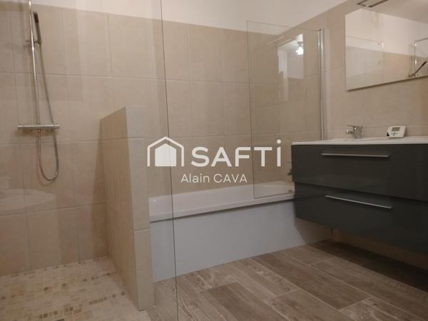 Appartement de 122m² avec mezzanine terrasse et parking dans une maison divisée en 2 logments