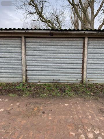 Garage fermé à louer à Bailleul dans le Nord (59270), ref : FLOCB843