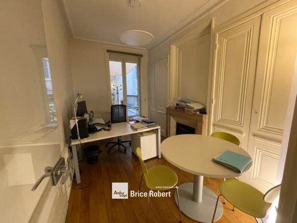 Bureaux à louer à Lyon prestations haut de gamme place des Jacobins
