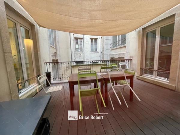 Bureaux à louer à Lyon prestations haut de gamme place des Jacobins
