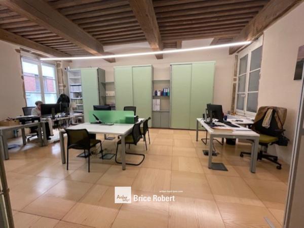Bureaux à louer à Lyon prestations haut de gamme place des Jacobins