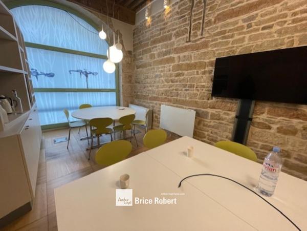 Bureaux à louer à Lyon prestations haut de gamme place des Jacobins