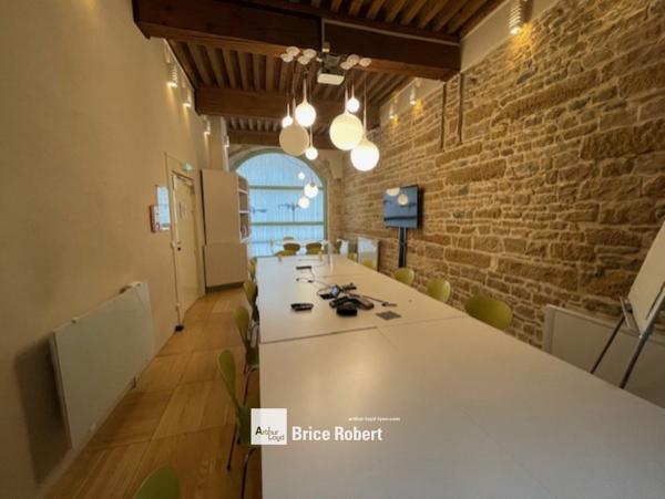 Bureaux à louer à Lyon prestations haut de gamme place des Jacobins