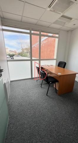 Bureau de 130 m² à louer à Bordeaux Lac - Bruges