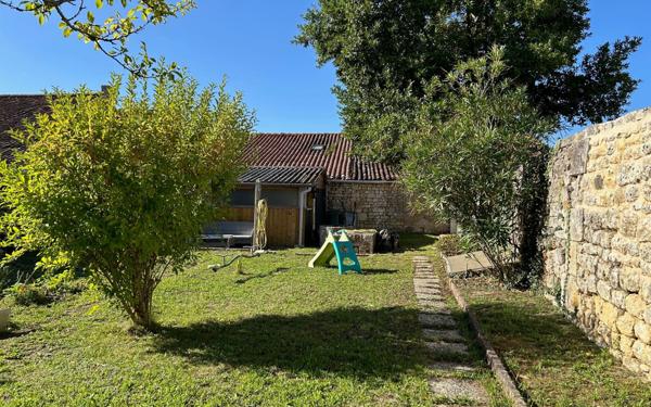 Maison à vendre    5 pièces •  Saint-Savinien