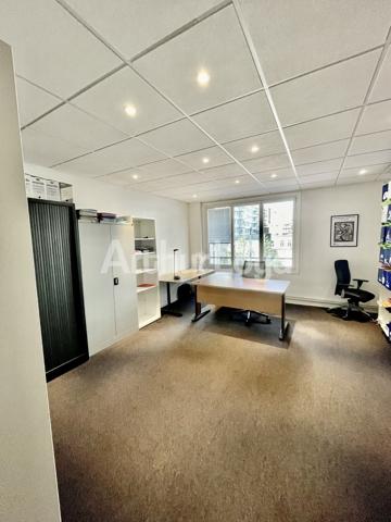 Bureaux aménagés en centre-ville avec parkings à proximité - Locaux prêts à l’usage