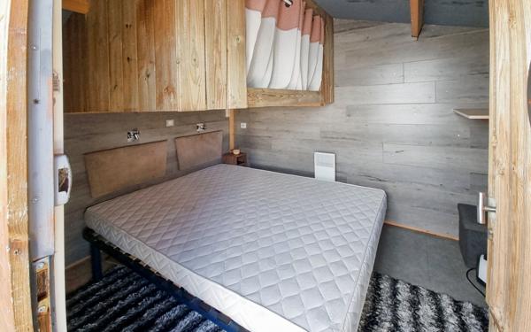 Bourgneuf-en-Retz (44580) Terrain de loisirs 221 m² avec Cottage - avec terrasse, dépendances et garage - jardin