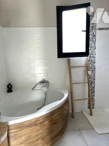 VILLA MODERNE T5 PROCHE CENTRE AVEC GARAGE ET PISCINE SAINT-MAXIMIN